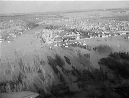 Poster for The Last Metro - Une histoire d'eau